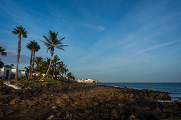 Fototapeta na wymiar Puerto del Carmen schwarzer Strand