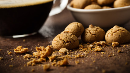 Amarettini und Kaffee