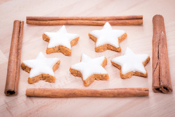 zimtsterne zur weihnachtszeit