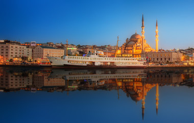 Fototapeta premium Panorama of Istanbul at a dramatic sunset
