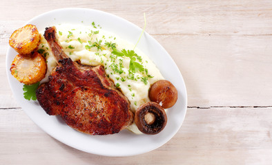 Grilled spicy rib of pork with mushrooms