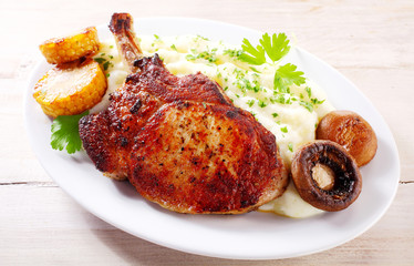 Grilled pork rib of chicken with mushrooms