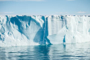 Fototapeten schöner Eisberg in der Arktis als Hintergrund © ksumano