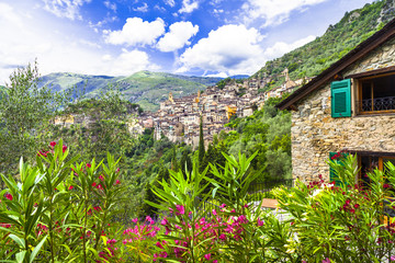 Fototapeta na wymiar beautiful mountain villages - Saorge (border France-Italy)