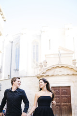 Obraz premium Beautiful young couple in love enjoying the city