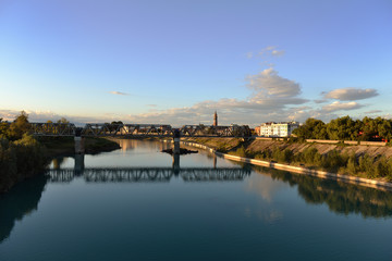 Fototapeta premium Latisana - widok z mostu na rzece Fiume Tagliamento