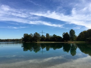 Feringasee im Herbst lädt zum Baden ein
