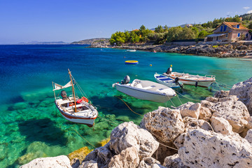 Bateaux de pêche sur la côte de Zakynthos, Grèce