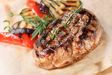 Grilled steak with zucchini and peppers