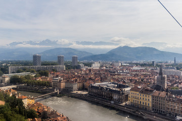 Vue aérienne de Grenoble du téléphérique du Fort de La Bastille