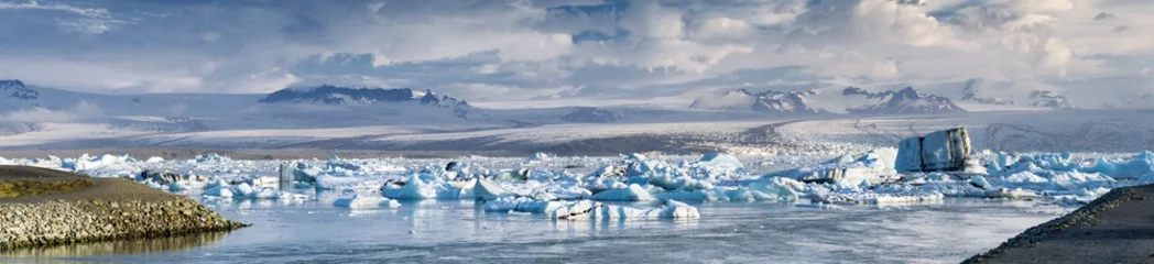 Keuken foto achterwand Gletsjers ijslagune met wolken in IJsland