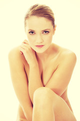 Obraz premium Spa woman sitting with her knees close to chest.