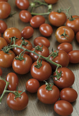 Two types of cherry tomatoes on cutting board