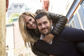 Obraz premium Young couple having fun on a street