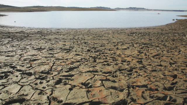 Slow panning view of the dried lakebed of Folsom Lake during drought conditions, late January 2014.