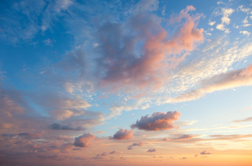 Fototapety  Delikatne tło nieba o zachodzie słońca, naturalne kolory, mogą używać