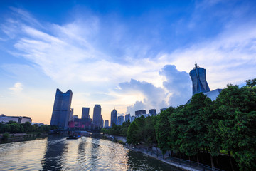 Fototapeta premium channel with skyscrapers aside