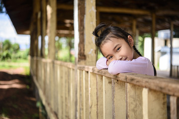 Obraz premium Kid playing in the old wood building