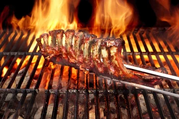 Photo sur Plexiglas Grill / Barbecue Baby Back Or Pork Spareribs On The Hot Flaming Grill