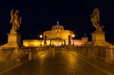 Obraz na płótnie Canvas Castel Santangelo in Rome in night