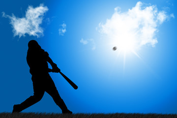 태양을 향해 공을 치는 야구의 타자