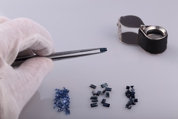 Natural sapphire and tools gemologist.