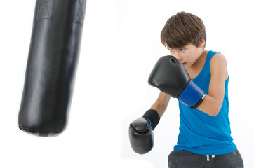 Junge beim Boxen