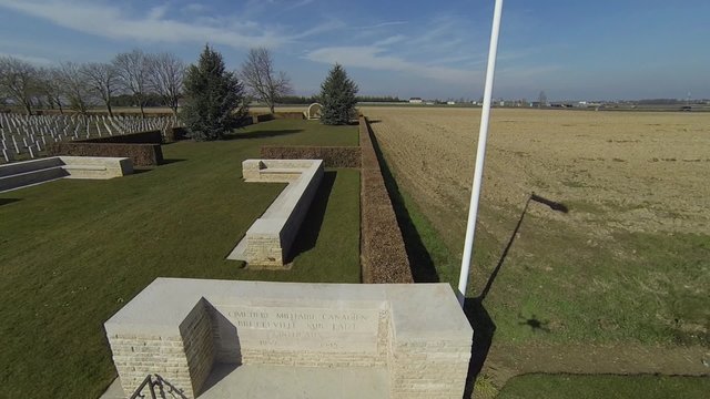 Entr&eacute;e cimeti&egrave;re militaire Normandie