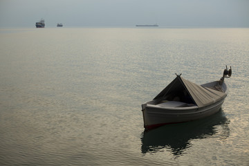 Naklejka premium Boat on the sea 