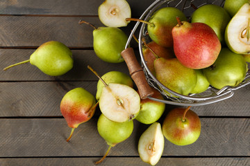 Fototapeta na wymiar Ripe tasty pears in basket on table close up