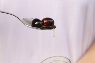 Olive nere e olio extravergine 