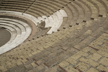 Gradinate di un anfiteatro di epoca romana