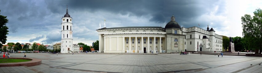 Naklejka premium The Cathedral Square in central Vilnius on summer