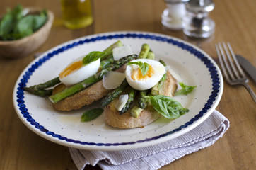 Egg and asparagus on toast
