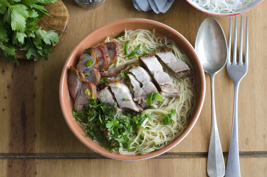 Mixed roast meats with noodles