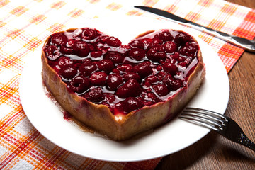raspberry pie in the form of heart