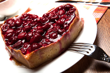 raspberry pie in the form of heart