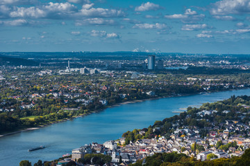 Obraz premium Blick auf Bonn vom Siebengebirge