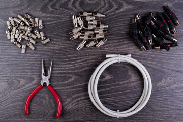Antenna plugs and tools