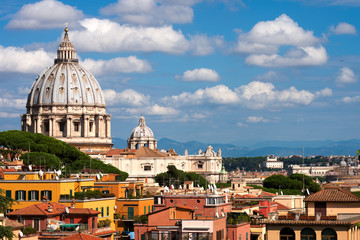 Fototapeta na wymiar St.Peter and roofs of Rome