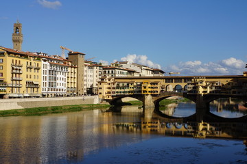 Ponte Vecchio, Segmentbogenbrücke über den Arno