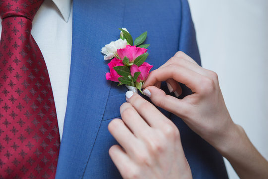 Boutonniere on trendy groom at wedding