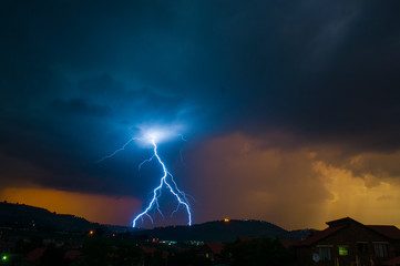 Intervert Y Lightning