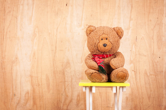 taddy bear on wooden background