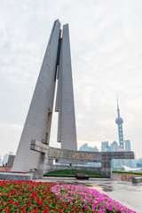 Obraz premium The people's heroes monument buildings in Shanghai