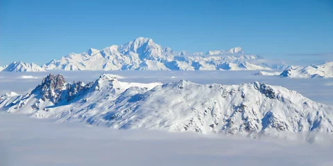 Photo sur Plexiglas Mont Blanc Panorama du Mont Blanc sur une mer de nuages, les Alpes, France