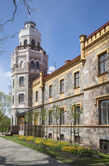 У стен Нового замка Сигулды. Латвия