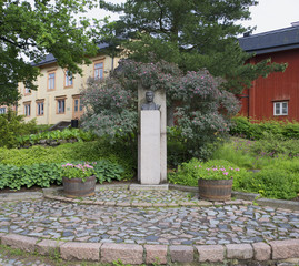 Памятник Альберту Эдельфельту в городе Порвоо. Финляндия