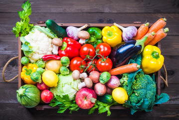 Gemüse- und Obstkiste, Lieferung von frischen Lebensmitteln.
