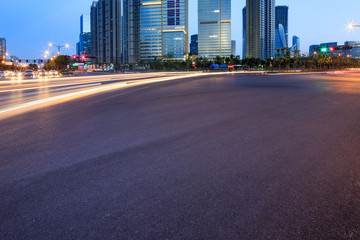 Obraz premium asphalt road of a modern city